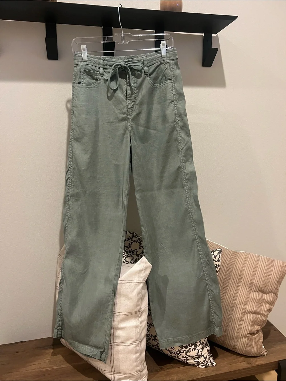 Evereve Joelle Stretch Linen Trousers with tie. Small. Agave Green.